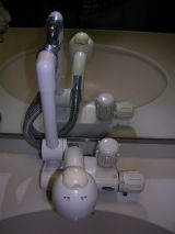 「洗面水栓の取り付けと台所流しオーバーフローの修理」についての画像