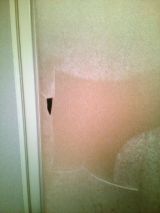 「風呂のドアの破損」についての画像
