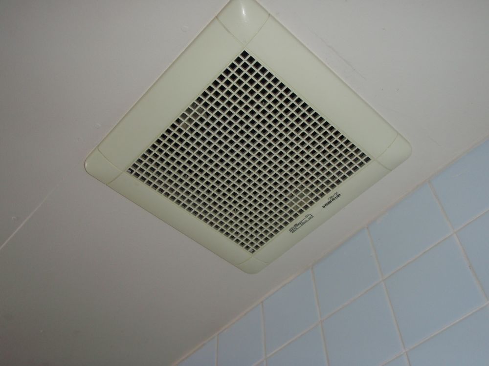 浴室天井ダクト用換気扇の交換 リフォームのことなら家仲間コム