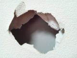 「拳大の壁の穴の修理」についての画像