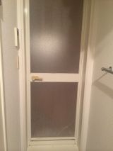 「割れた浴室ドアのアクリルボードを交換をしたい」についての画像