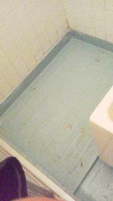「風呂の床（多分FRP)のひび割れの修理」についての画像