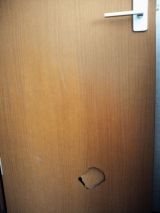 「ドアの穴の修理の見積もり」についての画像