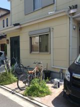 「玄関横の軒先に屋根を付けて自転車置き場にしたいです」についての画像