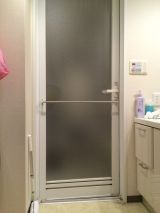 「洗面所床(クッションフロア)の張替と浴室ドアを中折れタイプにリフォーム」についての画像