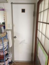 「トイレのドアの壁紙の張替え」についての画像