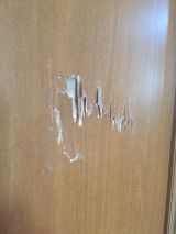 「ドアの穴の修理をお願いします」についての画像