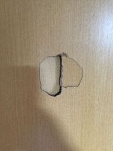「部屋の木製ドアに10cmぐらいの穴を開けてしまいました」についての画像