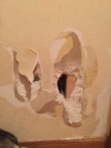 「玄関の壁紙のみの張りかえ修理代金と、穴の修理のみの代金」についての画像