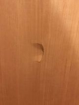 「二階ドアの穴を塞ぐ修理をしたい」についての画像