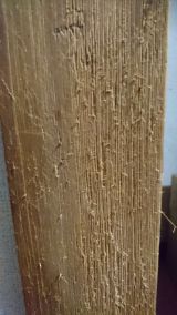 「猫の傷のため、木柱の修理をお願いします」についての画像