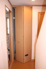 「木製の開き扉の穴補修」についての画像
