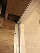 「浴室ドア柱(木枠)の腐食修理」についての画像