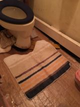 「1階洋式トイレの床（一畳くらい）床が下がりトイレが傾いています」についての画像