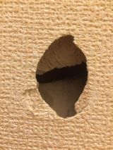 「壁に穴が開いたのを直したい」についての画像