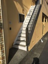 「二階建て住居の鉄骨外階段のタイル貼り」についての画像