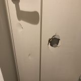 「ドアの穴の修理を依頼します」についての画像