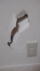 「部屋の壁穴（縦25㎝幅15㎝）の修理」についての画像