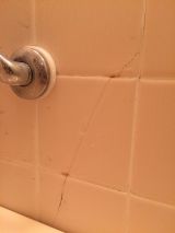 「浴室のタイルにひび割れ補修」についての画像