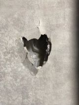 「壁に空いた穴を修理」についての画像