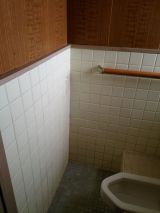 「古い公民館の和式トイレを洋式トイレにリフォームしたい」についての画像