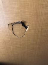「ドアの穴を修理する費用」についての画像