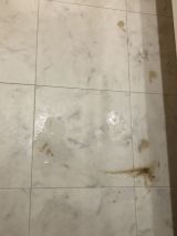 「髪染剤の汚れのため、洗面所の床を綺麗にして欲しい」についての画像
