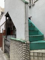 「築40年ほどの二世帯住宅の外階段、外壁の崩れを修理」についての画像