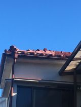 「屋根の修理、台風により被害」についての画像