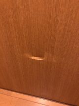 「子供部屋の扉5㎝ほど穴を修繕したい」についての画像