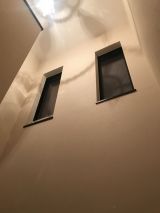 「階段折り返し部分の高窓にロールスクリーンを取り付け」についての画像