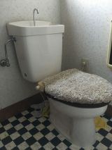 「トイレのタンク故障で水漏れが止まらず、便器ごと交換希望」についての画像