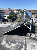「二階屋上に設置してある太陽熱温水器の撤去」についての画像