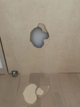 「ドアの穴（縦16センチ×横12センチ）を修復したい」についての画像