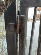 「門扉の修理（門柱と門扉の蝶番が折れる）」についての画像