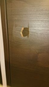 「室内ドアの穴（横8㎝×縦9㎝）の修理」についての画像