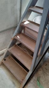 「鉄骨の階段修理」についての画像