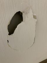 「壁に穴があいたので修理したい」についての画像