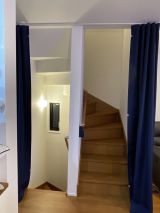 「狭小住宅　リビング階段のドアの設置」についての画像