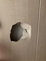 「洋室のドアの穴を直したい」についての画像