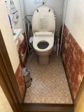 「トイレの交換と壁と床のクロス貼り替え」についての画像