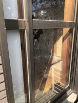 「ガラスの破損修理と壁に空いた穴の修理」についての画像