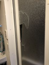 「浴室アクリル板割れ」についての画像