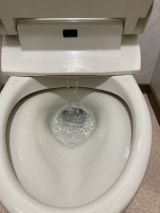 「トイレのウォシュレットが壊れて水漏れしている」についての画像