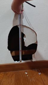 「壁の穴（30センチの円形）の修理」についての画像
