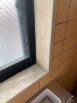 「キッチン　窓枠の塗装」についての画像