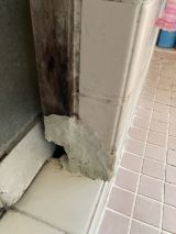「浴室入口の柱下部の腐食修理と引き戸下の木部の腐食と引き戸の修理の3カ所」についての画像