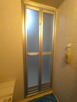浴室一枚扉から折戸扉へ交換工事