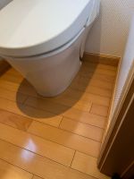 トイレ内フローリング　水漏れによる変色劣化補修工事（リペア）