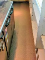 BARのキッチン床へ防滑性シート張り施工